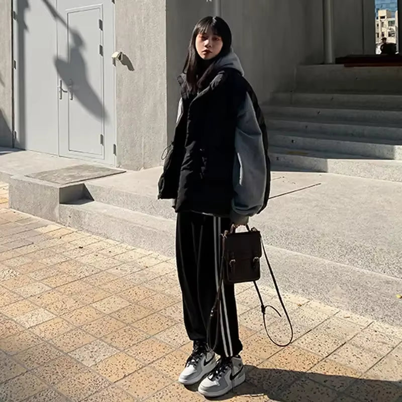 Women's High Waist Jogger Sweatpants - Baggy Sports Trousers in Black and Gray